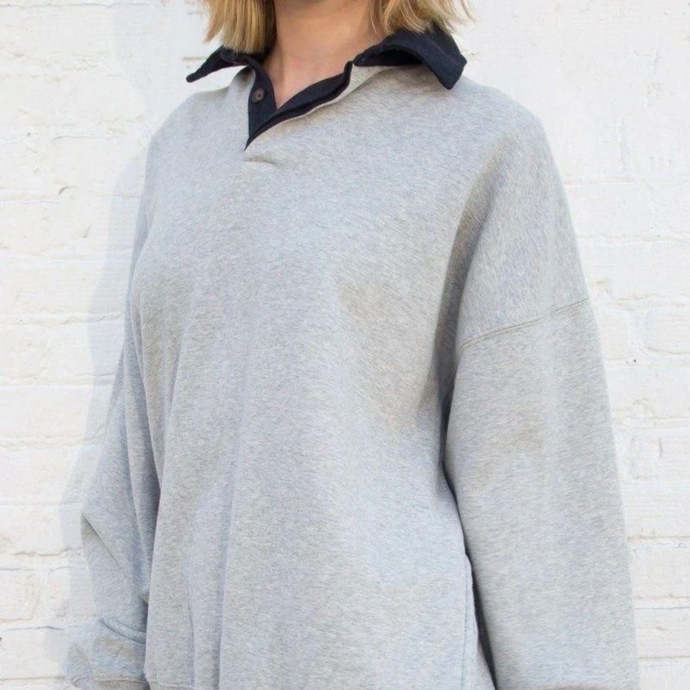 Brandy Melville Archer colored collar sweatshirt